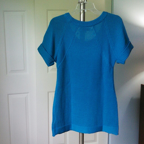 Women's Lei Scoop Neck Short Sleeve Sweater & Scarf - Picture 3 of 4